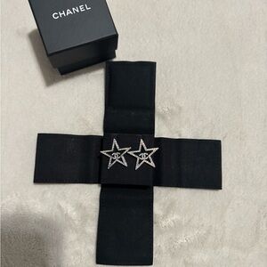 CHANEL Glittering Star earrings